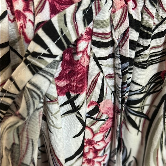 Tropical Floral Off-Shoulder Romper Maxi - Picture 6 of 8